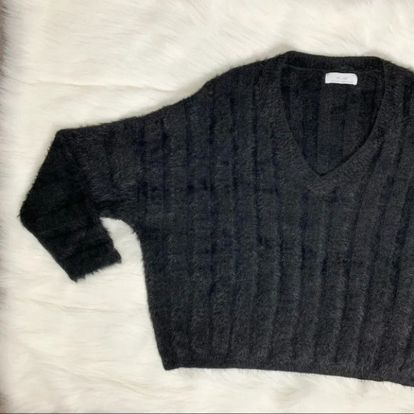 Oak and Fort Fuzzy Sweater V-neck Brushed Knit Black pullover fluffy Size XS - Picture 10 of 16